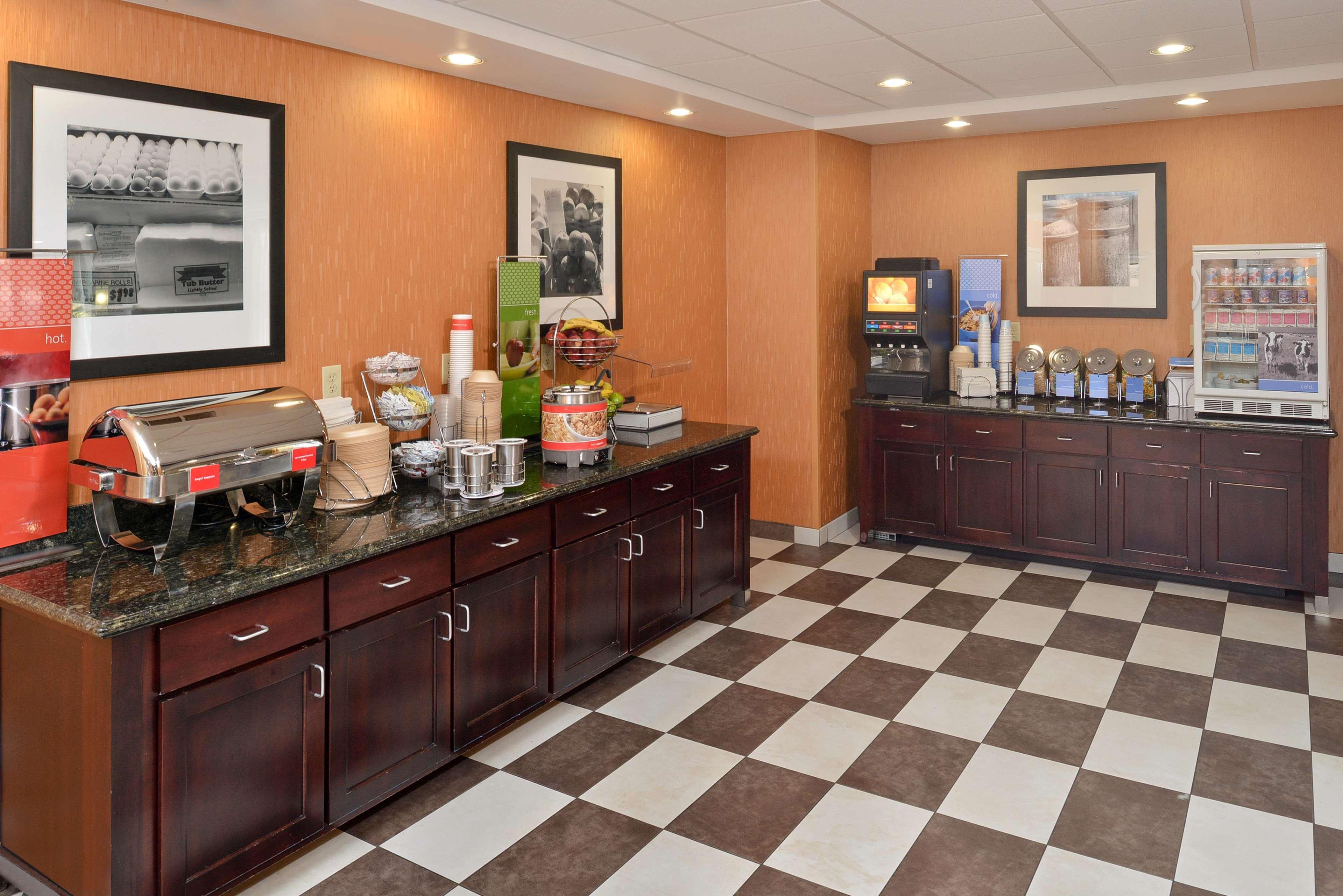 Hampton Inn Muscatine Exterior foto